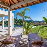 Alojamento de Acomodação e Pequeno-almoço Royal Tiki - Avec Piscine Chauffée&spa Plaissan