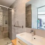Alojamento de Acomodação e Pequeno-almoço Royal Tiki - Avec Piscine Chauffée&spa Plaissan