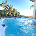 Royal Tiki - Avec Piscine Chauffée&spa Alojamento de Acomodação e Pequeno-almoço Plaissan