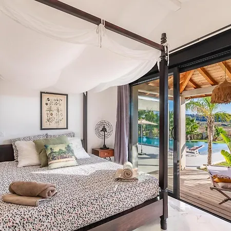 Royal Tiki - D'hotes Avec Piscine Chauffee & 5*