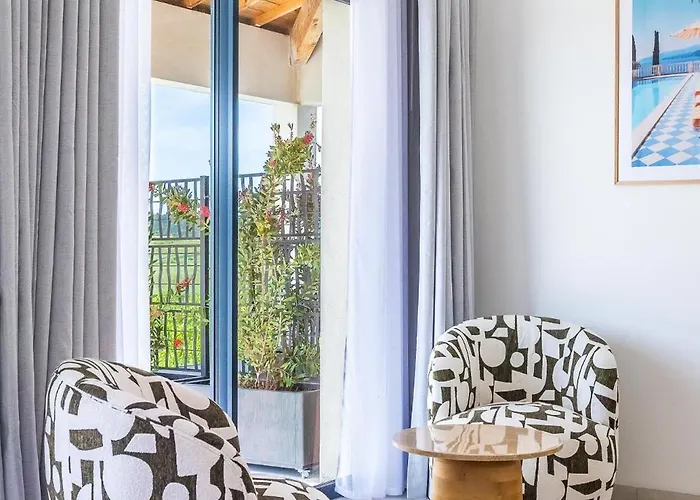 Royal Tiki Lodges - Chambres D'Hotes Avec Piscine Chauffee & Spa 5* Plaissan