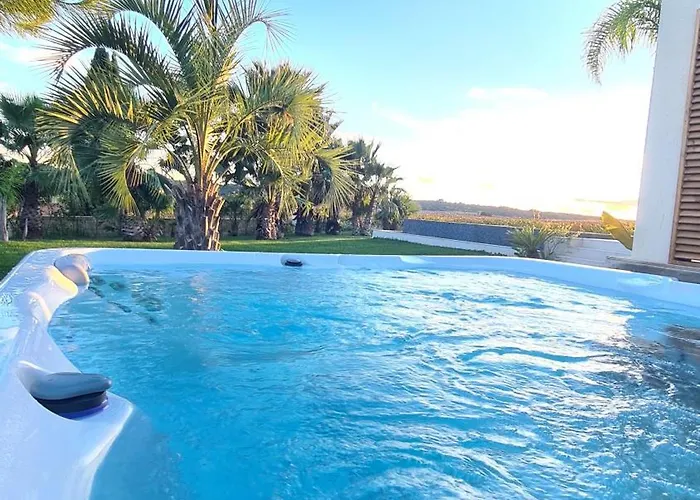 Royal Tiki - Avec Piscine Chauffée&spa Couette-café Plaissan